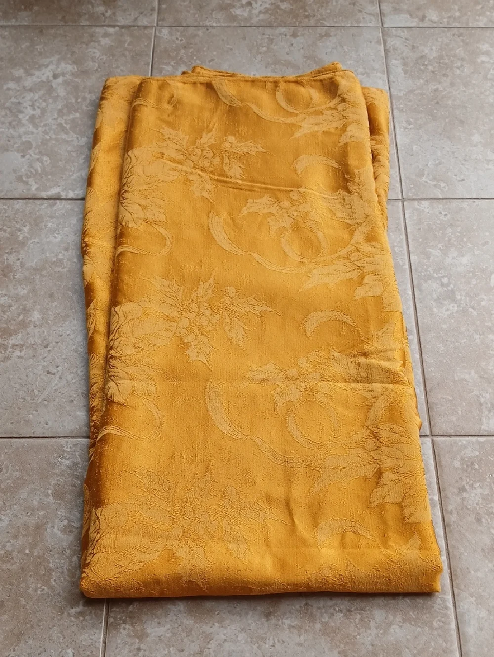 Golden Yellow 94 X 56 Decorative Jaquard Poinsettia Holiday Christmas Tablecloth